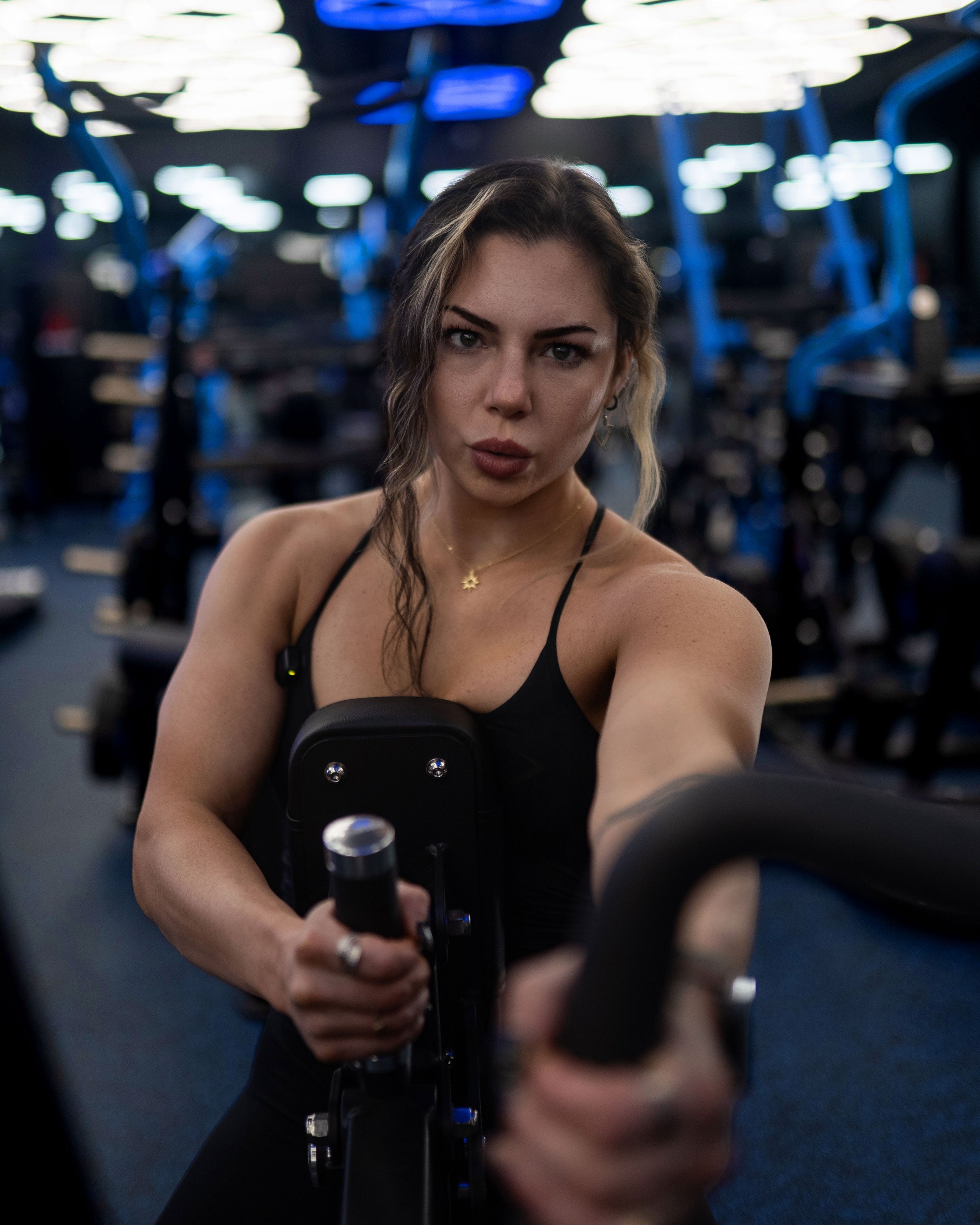 girl training back wearing violate the dress code