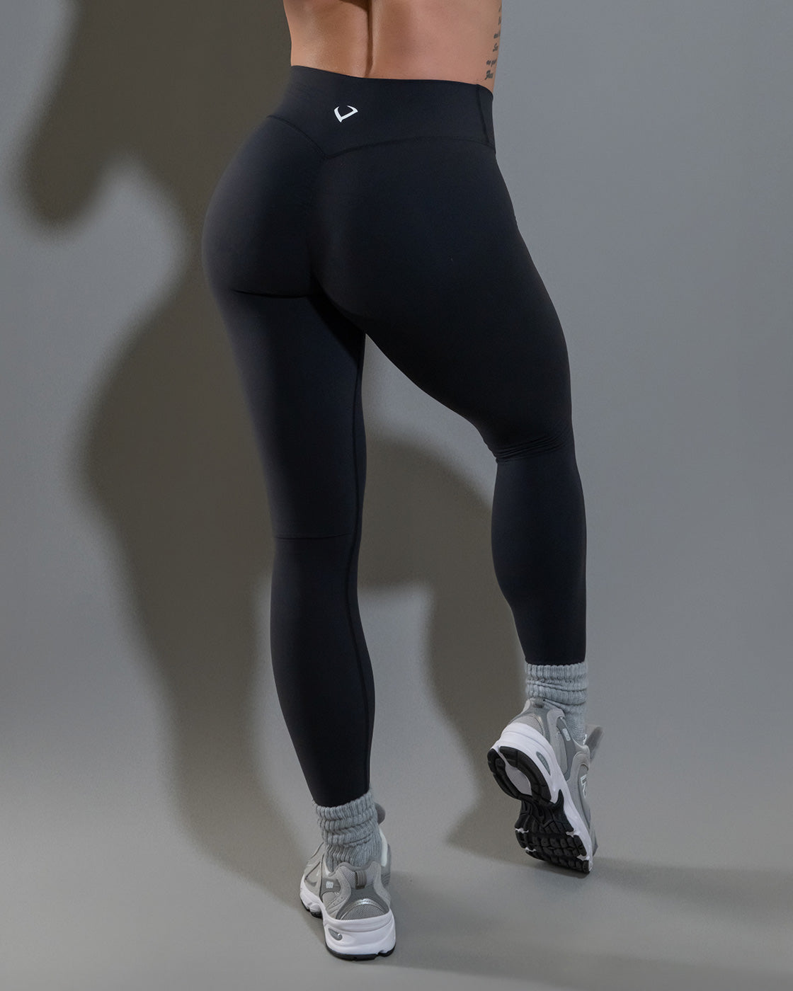 Allure V Front Leggings - Black