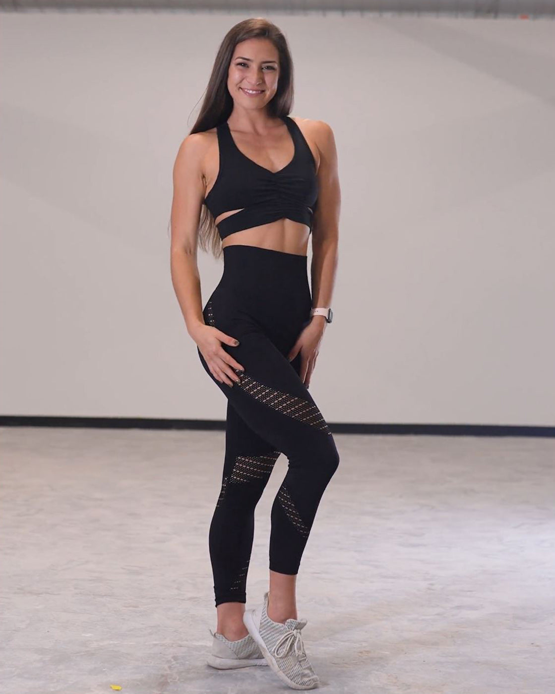 https://cdn.shopify.com/s/files/1/1946/1241/files/renegade-black-sports-bra-site-emily.mp4?v=1637787587