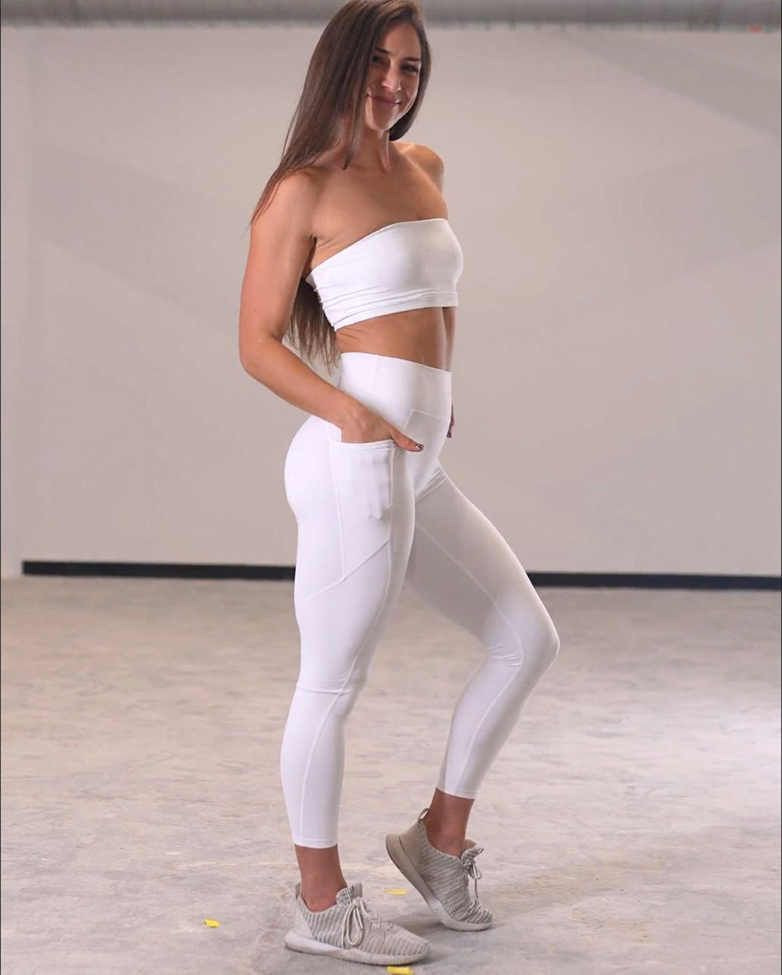 https://cdn.shopify.com/s/files/1/1946/1241/files/white-luxe-emily-site.mp4?v=1637724700