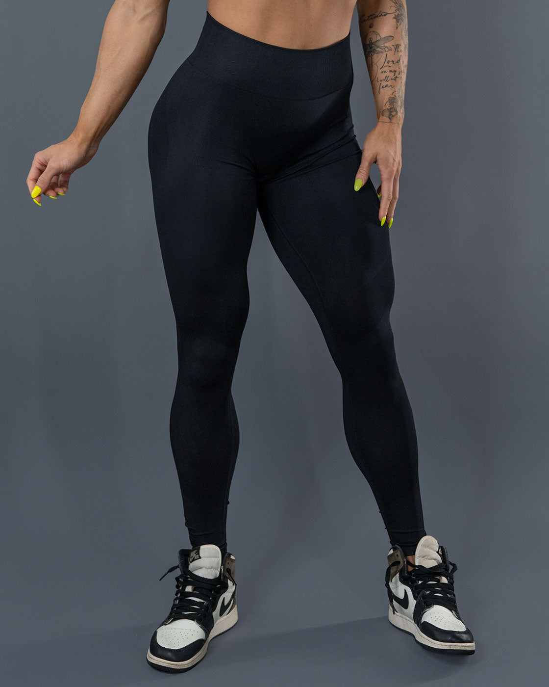 Black Solid Seamless Leggings  Seamless leggings, Leggings, Mens workout  clothes